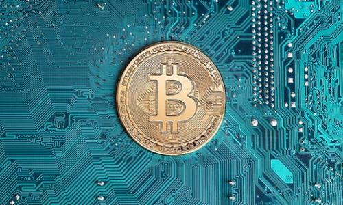 区块链出来的币是什么？揭密数字货币背后的世界
区块链, 数字货币, 加密货币/guanjianci

随着科技的不断进步，区块链技术悄然进入了我们的生活，而与之紧密相关的数字货币（或称加密货币）也开始逐渐被大众所认知。那么，究竟区块链出来的币是什么呢？本文将对这一问题展开深入探讨，讲解区块链的基本概念，以及数字货币的种类、应用、潜在风险等，助您更全面地了解这个数字金融时代的新兴技术与货币体系。

1. 什么是区块链？

区块链是一种去中心化的分布式账本技术，它有助于安全地记录和存储交易数据。每个区块都包含若干交易信息，并通过加密算法与前一个区块连接，从而形成一条链。由于信息在网络中的多个节点上都有备份，区块链的透明性和不可篡改性使其被广泛应用于金融、供应链管理、物联网等多个领域。

区块链的去中心化特性使得任何单一实体无法控制整个网络，从而降低了单点故障的风险。它通过共识机制（如工作量证明PoW或权益证明PoS）来确保网络的安全性和数据的快速确认。此外，区块链还可以实现智能合约的功能，使得合同的执行不再依赖于中介，从而降低了交易成本。

2. 数字货币的诞生与发展

数字货币最早可以追溯到2009年比特币的诞生。比特币的引入标志着区块链技术与货币结合的开始。比特币的设计初衷是为了创造一个去中心化的支付系统，使得用户能够在没有中介（如银行）的情况下进行交易。

随着比特币的逐渐普及，越来越多的数字货币应运而生。例如，2015年以太坊的推出，使得除货币功能外，区块链能够执行更复杂的智能合约。这些进展加速了数字货币市场的发展，吸引了大量投资，并出现了数千种不同的加密货币。

3. 区块链出来的币的种类

区块链出来的币主要分为两类：一类是基于原生区块链平台发行的币，另一类是基于已有区块链（如Ethereum）发行的代币。

原生币，例如比特币（BTC）和以太坊（ETH），是在其自身区块链网络上创建并运行的。它们是网络运作的基础，主要被用作交易媒介并能激励参与者在网络中进行矿工工作。

代币则是在某个区块链平台上发行的，例如USDT（使用波场区块链）或ERC-20标准的代币（运行于以太坊网络上）。代币充当多种用途，例如社区治理、权益证明或作为特定服务的费用支付。

4. 数字货币的应用场景

数字货币的灵活性使得它在多个领域中找到应用。首先，它们在跨国贸易中显得尤为重要，可以通过消除汇率波动和中介费用来减少交易成本。

其次，数字货币被广泛应用于投资领域。投资者可以通过交易所购入和交易各种加密资产，寻求获利。此外，数字货币的资产特性也为新兴市场提供了更多的投资渠道。

最后，数字货币在慈善、游戏和社交网络等新兴领域也展现出强大的潜力。许多传统行业通过引入区块链技术及数字货币，致力于提升效率、降低成本及改善用户体验。

5. 数字货币的风险与未来展望

尽管数字货币在金融领域发展迅速，但也伴随着许多风险。首先是市场波动性极高，投资者在短时间内可能面临巨大的财富损失。其次，由于缺乏监管，市场上存在大量骗局和ICO（首次代币发行）的风险，这可能导致部分投资者的资金损失。

另外，数字货币在安全性上也有隐患。虽然区块链技术本身具有较高的安全性，但交易所被黑客攻击的事件屡见不鲜，造成用户资产损失。

未来，随着监管政策的逐渐完善，数字货币有望迎来新的发展机遇。各国政府和机构也在积极探索央行数字货币（CBDC）的研发，可能会改变传统金融体系的运作模式。

相关问题解决

问题1：数字货币有哪些主要的交易方式？
数字货币的交易方式主要包括以下几种：

(1) 交易所交易：用户可以通过各种加密货币交易所（如Binance、Coinbase等）直接买入和卖出数字货币。这是最常见的交易方式，通常提供多种交易对和不同类型的交易工具。

(2) 点对点交易：用户可以通过去中心化交易平台（如LocalBitcoins）进行点对点交易，即与其他用户直接交易，避免了集中式交易所的中介角色。

(3) OTC交易：大型投资者常会选择场外交易（OTC），这使得他们能够以较大金额交易，而不影响市场价格，通常由专业的经纪人在背后撮合。

(4) 线上支付：越来越多的商家接受数字货币作为支付手段，用户可以直接用数字货币购买商品和服务。

问题2：加密货币和法定货币的区别是什么？
加密货币和法定货币之间存在显著的区别：

(1) 发行主体：法定货币由国家或地区的政府机关发行并受其监管；而加密货币通常是去中心化的，由底层代码和网络规则所控制，缺乏传统金融系统的监管。

(2) 价值基础：法定货币的信用来自于国家经济实力和政策支持，而加密货币的价值主要依赖于市场供求、用户信任和网络的使用价值。

(3) 交易速度：法定货币的交易在银行流程中可能较慢，而通过区块链技术，加密货币的交易可以在几分钟内完成，大大提高了交易效率。

(4) 可分割性：虽然法定货币可以被分割（如1美元可以分为100美分），但许多加密货币的分割能力更强，如比特币可以分割到小数点后八位（0.00000001 BTC）。

问题3：数字货币的安全性如何保障？
数字货币的安全性保障涉及多个层面：

(1) 使用硬件钱包：硬件钱包是离线存储设备，用户可以将数字货币存储在硬件钱包中，避免受到互联网攻击，增强安全性。

(2) 双重身份验证：在交易所或钱包中采用双重身份验证（2FA）可以增加账户安全，防止未授权访问。

(3) 选择有信誉的平台：当选择交易所或钱包时，应优先考虑那些有良好安全记录和透明政策的平台。

(4) 定期更新：用户在使用任何钱包或软件时，都应定期检查更新，确保使用最新的安全防护措施。

问题4：如何选择适合的数字货币投资？
投资数字货币需要考虑多个因素：

(1) 研究市场趋势：关注市场行情和行业新闻，了解哪些项目正在受到广泛关注和投资。

(2) 考虑项目的实用性：分析数字货币背后的项目憧憬，比如它是否解决了现实世界的问题，是否具备长期增值的潜力。

(3) 投资组合多元化：不要把所有资金都投入一种数字货币，合理分配投资组合可以降低风险，抵御市场波动。

(4) 深入技术分析：对投资的数字货币进行技术分析，了解其价格历史、图表及数学模型，以制定合理的入场和出场策略。

问题5：未来数字货币的发展趋势如何？
未来，数字货币的发展趋势可能呈现以下几方面：

(1) 监管加强：随着数字货币的普及，全球各国政府将逐步加强对其的监管，确保投资者的权益。

(2) 中央银行数字货币（CBDC）的推出：许多国家正在研发自己的数字货币，可能会与现有的金融体系产生深远的影响。

(3) 技术创新：随着区块链和相关技术的不断进步，可能会出现更高效、更安全的数字货币和交易方法。

(4) 增强跨境支付能力：数字货币的低费用和高效率将进一步推动其在跨境支付中的应用，打破国际支付的壁垒。

总之，区块链出来的币是一个广阔的领域，涉及金融、技术、法律等多个方面，随着其不断发展，我们将目睹更多创新和变革。
